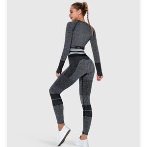 Women's seamless unbranded workout set size S (no tag) see measurements!